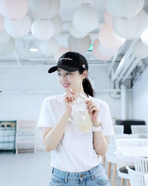 董璇机场生活照,优雅出行，尽显明星风范